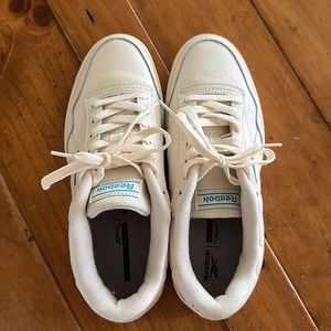 Rebook court advance Ortholite